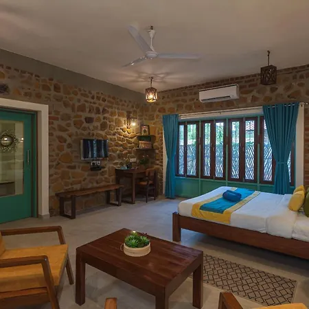 Saffronstays Lake House Bouganvillea: Rustic Lakeside Villa with Pool Nashik Exterior photo