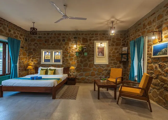 Saffronstays Lake House Bouganvillea, Nashik - Rustic Pool Villa With Great Lake Views And Patio Dining