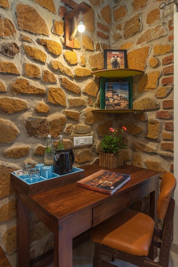 Villa Saffronstays House Bouganvillea: Rustic Lakeside With Pool Nashik