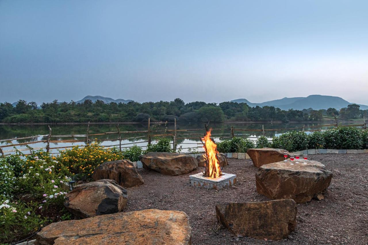 Saffronstays House Bouganvillea: Rustic Lakeside With Pool Villa Nashik