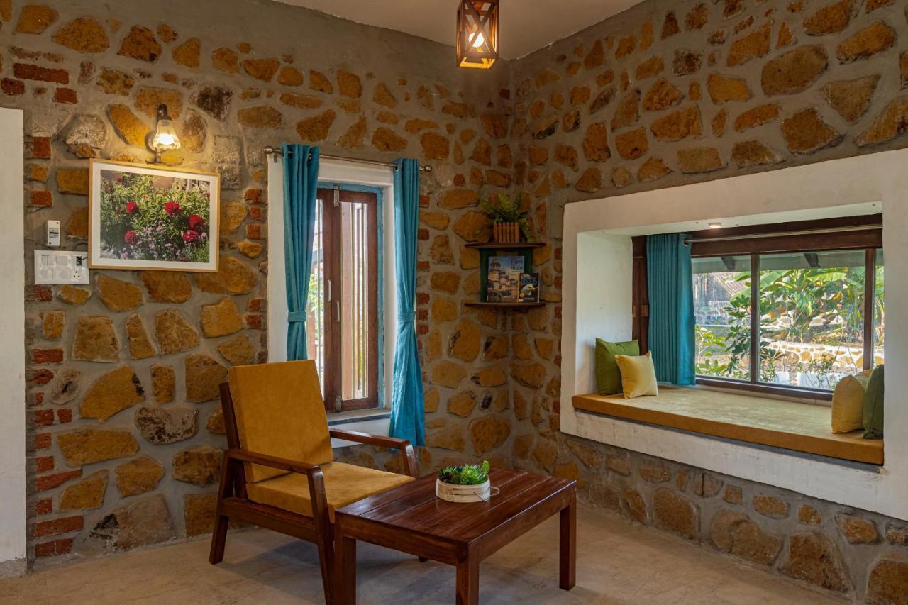 Saffronstays House Bouganvillea: Rustic Lakeside With Pool Villa