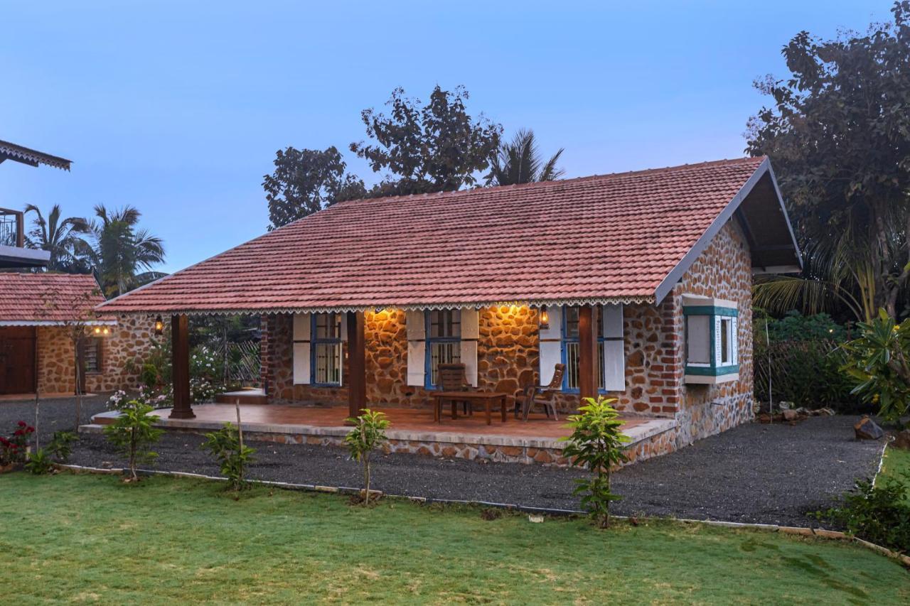Villa Saffronstays House Bouganvillea: Rustic Lakeside With Pool Nashik
