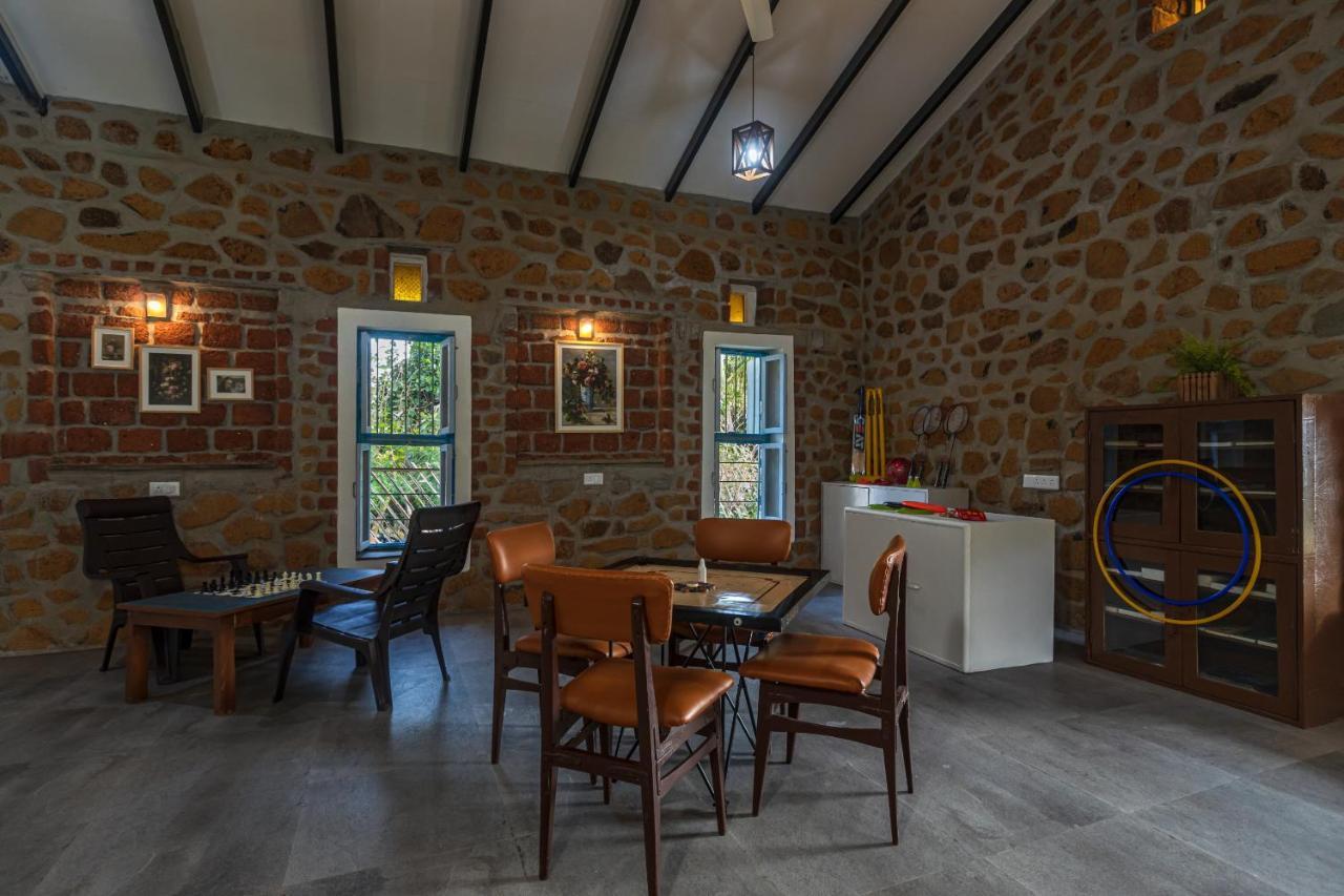 Saffronstays House Bouganvillea: Rustic Lakeside With Pool