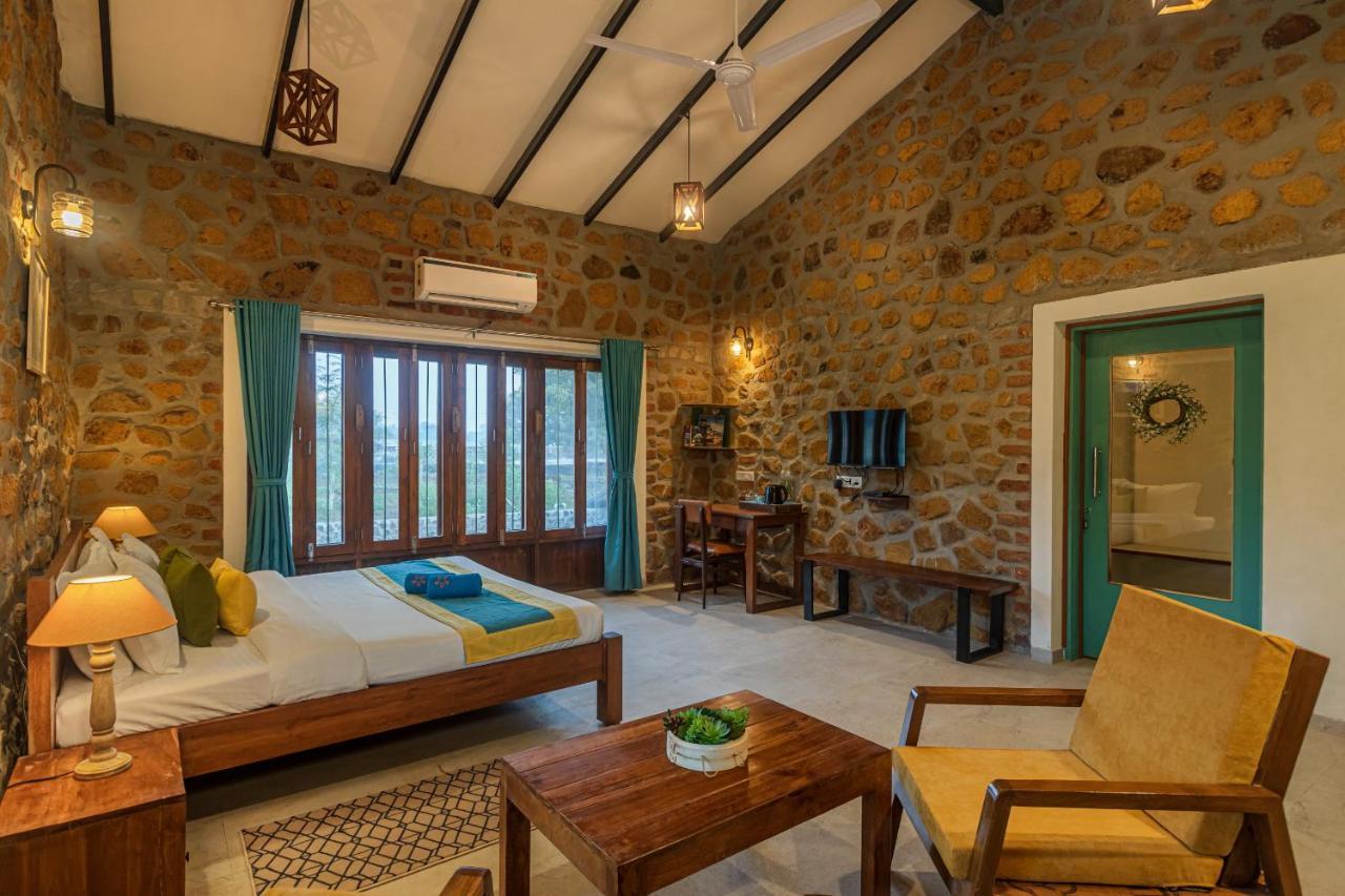 Saffronstays House Bouganvillea: Rustic Lakeside With Pool Villa *