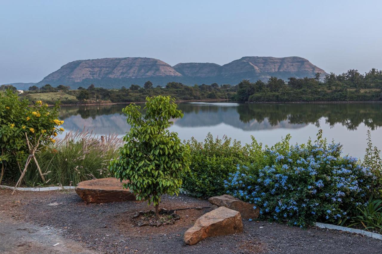 Villa Saffronstays House Bouganvillea: Rustic Lakeside With Pool Nashik