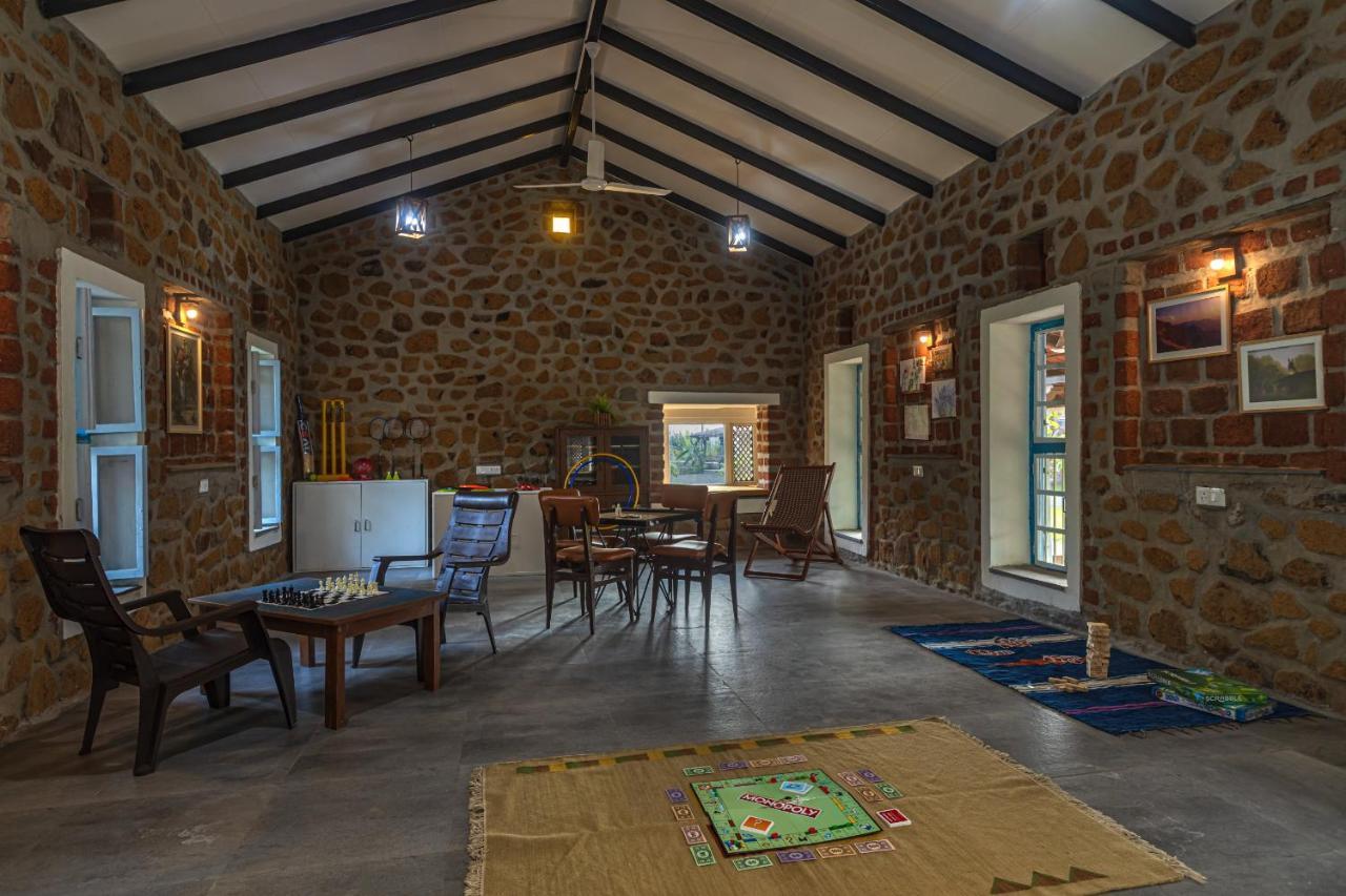 Saffronstays House Bouganvillea: Rustic Lakeside With Pool Villa Nashik