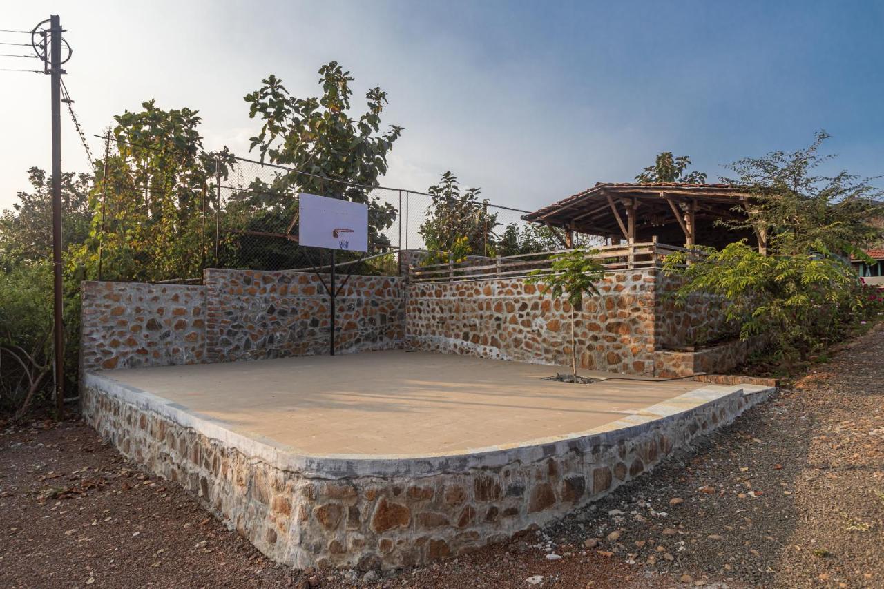 Saffronstays House Bouganvillea: Rustic Lakeside With Pool Villa *